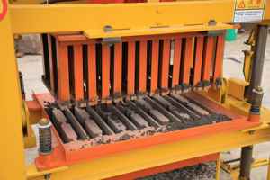 Nuevas ideas para pequeñas empresas Gane <span class=keywords><strong>dinero</strong></span> <span class=keywords><strong>en</strong></span> casa Fácil bloque de ladrillos Máquina para hacer <span class=keywords><strong>dinero</strong></span> Venta - Product Image 5