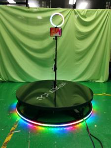 Expédié par l'usine en <span class=keywords><strong>24H</strong></span> gratuitement 360 <span class=keywords><strong>Photo</strong></span> Booth pour la fête de mariage automatique Spinning 360 Camera Ipad Photobooth Machine Booth - Product Image 3