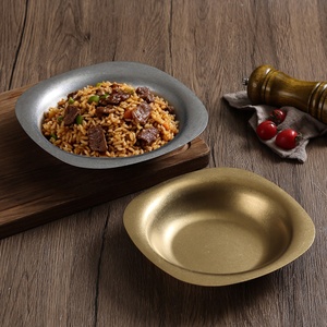 Ensemble d'assiettes à pâtes, salades et soupes en acier inoxydable doré à bord large – Légères, incassables et décoratives pour la maison - Product Image 1