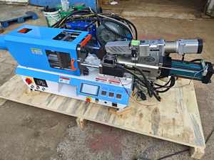 Máquina <span class=keywords><strong>de</strong></span> moldeo por inyección <span class=keywords><strong>de</strong></span> escritorio pequeña, equipo industrial <span class=keywords><strong>de</strong></span> calidad excepcional, ideal para cubiertas <span class=keywords><strong>de</strong></span> batería - Product Image 3