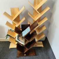 Étagère en bois autoportante en gros dans la conception élégante de bibliothèque de forme d'arbre