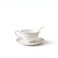 Ensemble de tasses à café et soucoupes en porcelaine fine avec incrustations dorées et émail, service à thé en céramique de luxe pour mariage