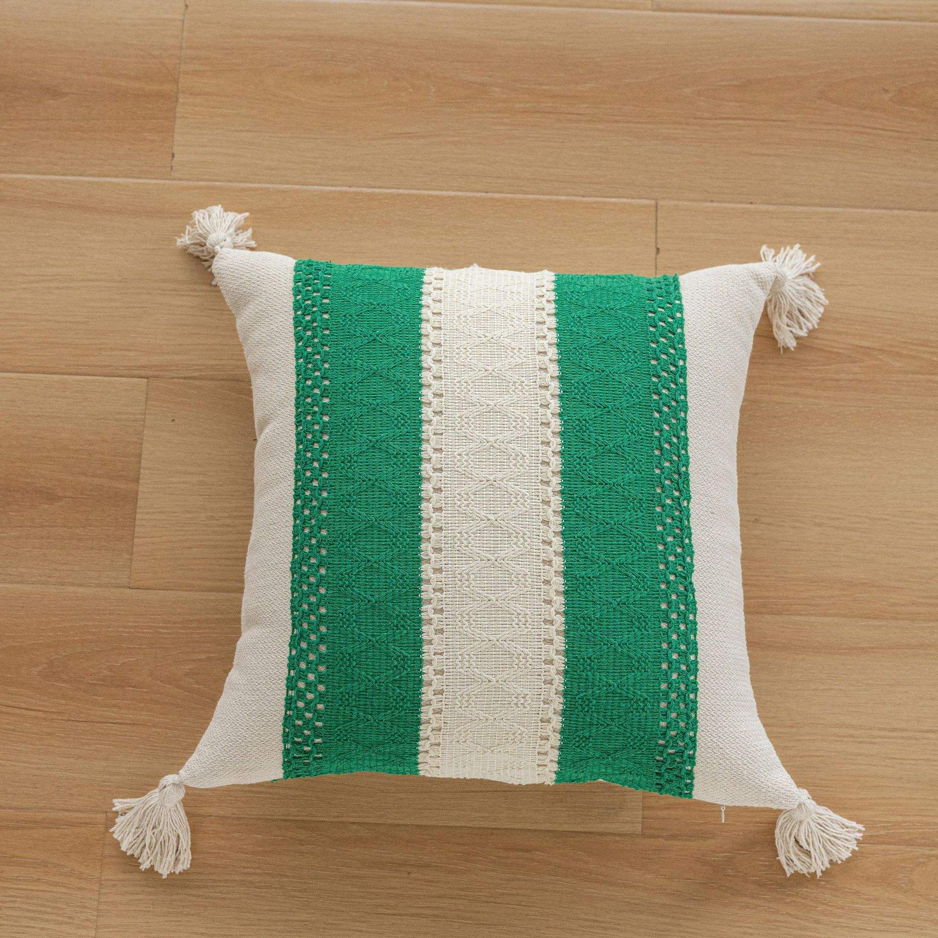 พู่สีเขียวกว้าง