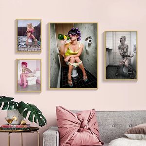 Impresiones en Lienzo de Mujer y Hombre en un Baño Moderno, Póster de Arte de Pared en Blanco y Negro - Product Image 4