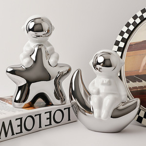 Orologio Digitale a Forma di Astronauta <span class=keywords><strong>Bianco</strong></span> con Dettagli <span class=keywords><strong>Argento</strong></span>, Decorazione Minimalista Moderna per Casa, Scrivania, Comodino, Piccolo Oggetto Funzionale - Product Image 2