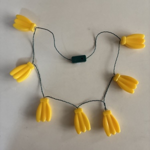 Collana Luminosa a Forma di Banana, Banana Luminosa, simbolo di dolcezza e felicità portata dal festival del raccolto - Product Image 2