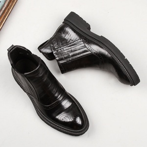 Botas Chelsea de Otoño para Hombre, Nuevas, Estilo Europeo Americano, de Moda, de Piel Vacuna, con Suela Gruesa y Detalles Tallados - Product Image 4