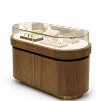 Vitrine de présentation de bijoux ovale sur mesure avec verre incurvé pour les magasins de bijoux en chaîne, taille, couleur, éclairage et matériaux personnalisés