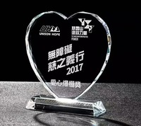 Vente en gros d'usine, cadeaux en cristal personnalisés sur le thème, cadre photo en verre en forme de cœur, trophée pour mariage, anniversaire