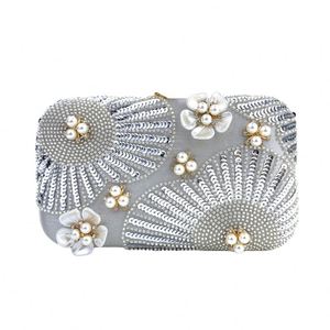 กระเป๋าถือผู้หญิงหรูหราประดับคริสตัลและโบว์โลหะคุณภาพสูง เหมาะสำหรับงานปาร์ตี้และงานกลางคืน กระเป๋าคริสตัล - Product Image 4