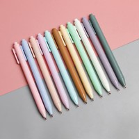 Groothandel Multicolor Gepersonaliseerde Plastic Gelpen Nieuw Ontwerp met Aangepast Logo 1mm Schrijfbreedte Soepele Schrijfstijl
