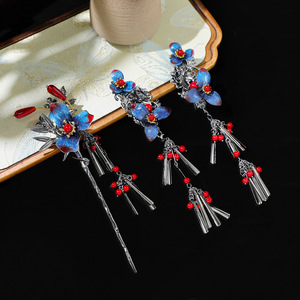 [Fabriqué à la main] Ensemble de pinces à cheveux haut de gamme en bleu dégradé avec pompons, de style chinois traditionnel, parfait pour le Hanfu et - Product Image 1