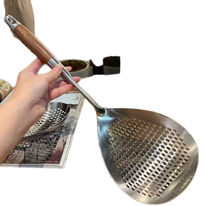 Passoire en acier inoxydable avec manche en bois, passoire de cuisine durable pour nouilles et légumes, lavage à la main uniquement - Product Image 1