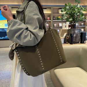 Bolso Tote con Remaches de Diseño Vintage, Bolso de Mano de Gamuza de Alta Calidad para Mujer, Bolso de Hombro Retro de Gran Capacidad para Dama - Product Image 4