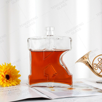 Bouteille en verre transparente en forme de K de 750 ml, conçue sur mesure pour whisky et vodka, avec bouchon en caoutchouc et capuchon en cristal mat, estampage à chaud