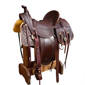 Sillín de Carreras BS International de Cuero Genuino, Duradero, Suave y Cómodo, con Estructura de Madera, Sillín Inglés Sostenible para Caballo, Alfombras y Brida - Product Image 1