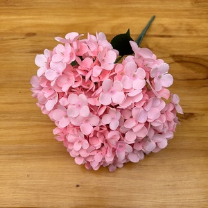 Fiori di Seta per Matrimoni all'Ingrosso, 5 Teste di Ortensia Artificiale Rossa, Rosa e Bianca per Decorazioni Nuziali - Product Image 6