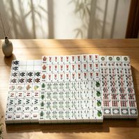 Ensemble de Mahjong de Luxe Américain 160 Tuiles en Acrylique Gravées en Profondeur (Ours, Joker, Dragon, BAM, CRAK, Wind, Flower) pour 4 Joueurs – Jeu à Domicile