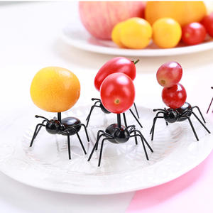 Tenedores Desechables para Fruta con Diseño de Hormiga Trabajadora de la Serie Fiesta - Product Image 3
