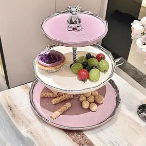 2024 Nieuwste Stijl Keramische Luxe 3 Tiers Cake Stand Gouden Rand Met Beer Ontwerp Voor Verjaardag Trouwdag Porseleinen Servies