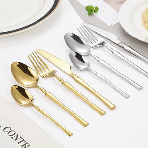 Set di Posate in Acciaio Inox Quattro Pezzi Coltello Forchetta Cucchiaio con Finitura Oro e Argento per Matrimoni ed Eventi - Product Image 2