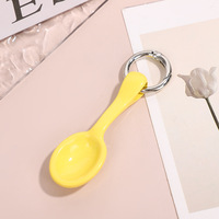 Porte-clés mignon en forme de cuillère de simulation, pendentif breloque multicolore en plastique, design de vaisselle, pour sac à dos, sac à main, voiture, décoration de mode, cadeaux