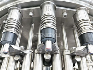 Ventas calientes Completamente Automático Conveniente Ajustable Fuerte Flexibilidad Producción a gran escala Máquina de llenado de agua potable - Product Image 4