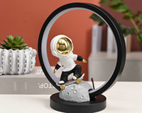 Lampe de chevet créative pour chambre d'enfant, mini statue d'astronaute, veilleuse décorative 3D Spaceman pour enfant, faible MOQ, prix avantageux