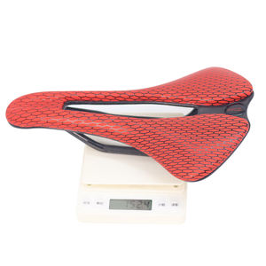 <span class=keywords><strong>Selle</strong></span> de vélo ultra-légère 146g imprimée en 3D en fibre de carbone pour hommes 250*150mm Design en nid d'abeille respirant - Product Image 5
