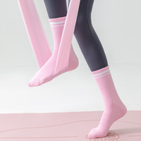 Chaussettes de sport pour femmes, personnalisées en usine, brodées, antidérapantes, pour Pilates et Yoga, mi-mollet