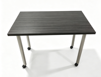 Bureau mobile pour hôtel, plateau en bois foncé, pieds en métal, table roulante pour hôtel