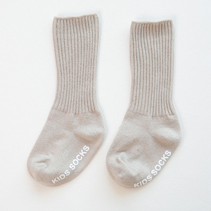 <span class=keywords><strong>Chaussettes</strong></span> pour bébé fille nouveau-né enfant <span class=keywords><strong>Chaussettes</strong></span> hautes solides pour enfant en bas âge <span class=keywords><strong>Chaussettes</strong></span> d'hiver <span class=keywords><strong>antidérapantes</strong></span> en coton pour bébé fille - Product Image 2