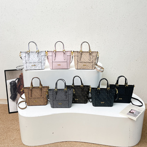<span class=keywords><strong>Sac</strong></span> bandoulière classique minimaliste avec monogramme, <span class=keywords><strong>sac</strong></span> fourre-tout pour femme avec imprimé lettres Guesses - Product Image 1