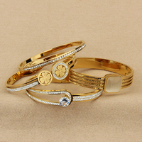 Bracelet en acier inoxydable plaqué or à quatre pièces, design trèfle à quatre feuilles, luxe léger, classique, bracelet superposé pour femme, anniversaire