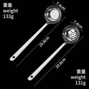 ทัพพีตักซุปสแตนเลส 316L พร้อมที่กรอง ด้ามยาว ก้นแบน อเนกประสงค์ สำหรับใช้ในบ้านและในที่สาธารณะ - Product Image 4