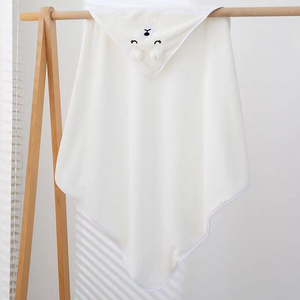 Couverture à Emmailloter au Design Animal Personnalisé Doux Absorbant Velours Corail Polaire Bébé Serviette de Bain à Capuche Carré Dessin Animé pour Chambre à Coucher Hôtel - Product Image 3