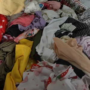 Ropa de Verano de Primera Calidad para Niños al por Mayor, Ropa Infantil Usada que Incluye Camisetas, Pantalones, Shorts, Vestidos, Faldas, Camisas y Jeans - Product Image 2