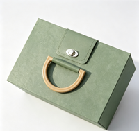 Boîte cadeau rigide de luxe avec poignée en bois en forme de D et fermeture magnétique, matériaux recyclés, emballage personnalisé pour accessoires de foulard