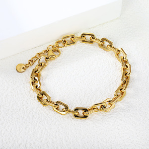 กำไลข้อมือสไตล์ยุโรปและอเมริกา ลายเรขาคณิต ทอง 18k สแตนเลสสตีล เครื่องประดับสำหรับทุกเพศ - Product Image 2