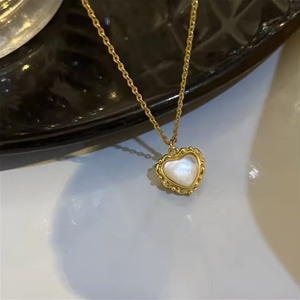 Collar con Colgante de Concha Blanca en Forma de Corazón, Estilo Vintage, Chapado en Oro de 18K, de Acero Inoxidable, para Mujer, Venta al Por Mayor - Product Image 5