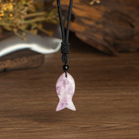 Collier tendance avec pendentif poisson en pierre naturelle, cordon tressé noir réglable, collier pendentif de guérison pour femme