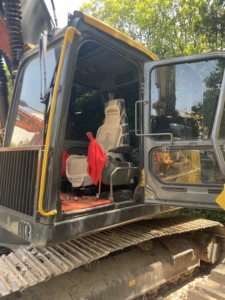 Excavatrice sur chenilles Volvo EC210D d'occasion avec marteau hydraulique de 165 tonnes, pelle de 21 tonnes, ensemble complet prêt pour l'exportation et testé. - Product Image 2
