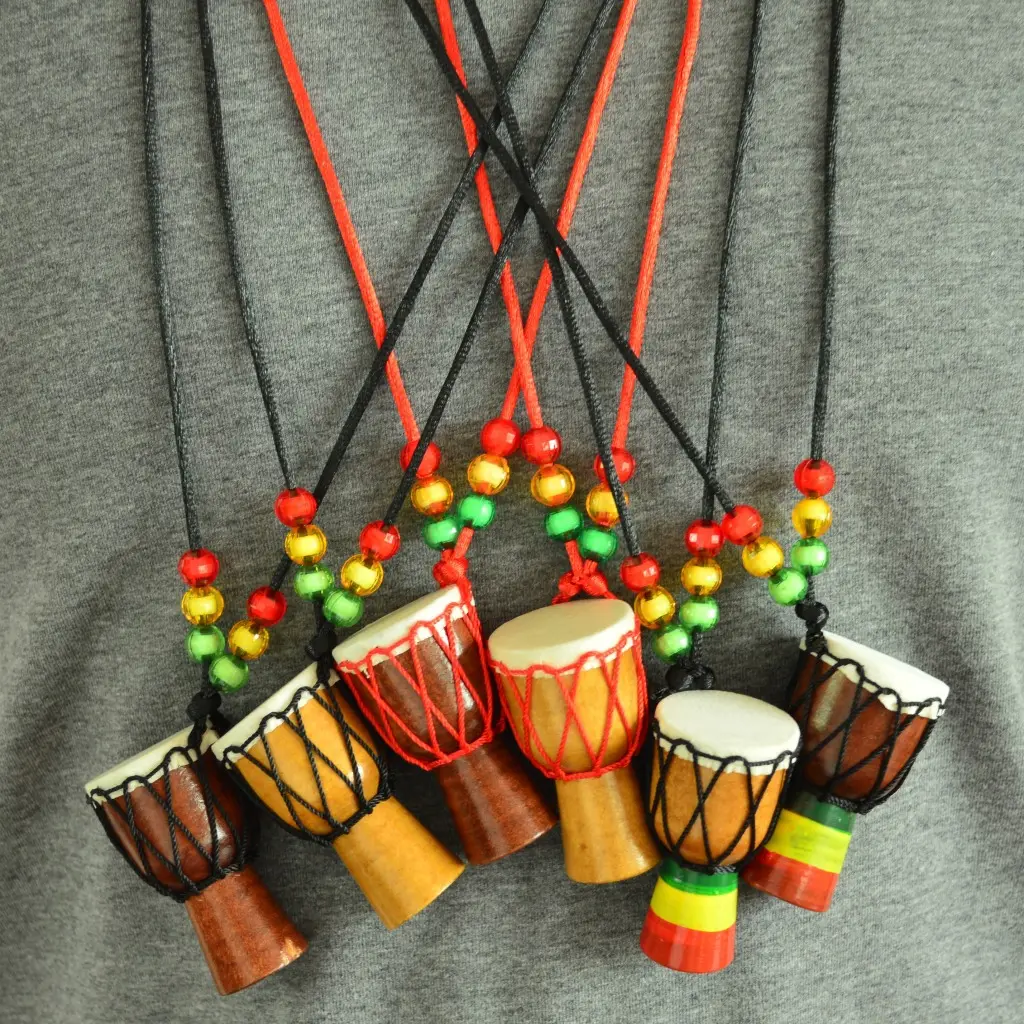 Châu Phi nhạc cụ bộ gõ đồ trang sức vòng cổ Keychain gỗ nhạc sĩ Vòng cổ DJEMBE Mặt dây chuyền Mini Châu Phi trống dây chuyền