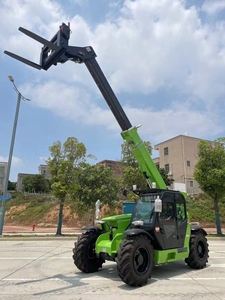 Nouveau transpalette télescopique 4 tonnes, hauteur de levage 7/10/14 m, chargeur télescopique 4x4 multifonction pour travaux de chargement et de levage en hauteur - Product Image 5