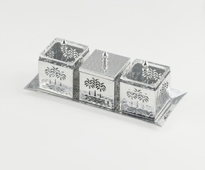 Ensemble de condiments carrés en métal avec couvercle, motif végétal gravé, design moderne pour cadeaux, plats et assiettes - Product Image 1