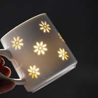 Tasses à café personnalisées pour couple, en porcelaine bicolore, avec motif cœur ajouré en verre transparent et fleurs, en céramique