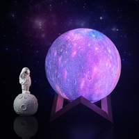 Lampe Galaxie Espace 18cm LED Colorée Changeante Cadeau de Noël Lampe Tactile Ciel Étoilé Lune pour Enfant Femme Cadeaux d'Anniversaire