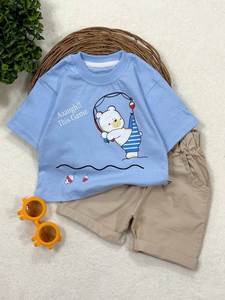Ensemble décontracté d'été pour tout-petits garçons : T-shirt à manches courtes imprimé ours pêcheur de dessin animé et short beige – Tenue Baba - Product Image 6