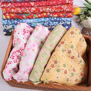 Tissu en satin de polyester imprimé de qualité fiable pour robes féminines – Vente en gros - Product Image 1