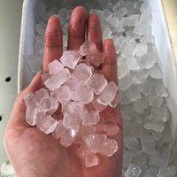 Machine à glaçons de 1 tonne pour la restauration et les services alimentaires, avec production de glaçons en forme de nuggets, arrêt automatique en cas de niveau de glace plein et système de filtration d'eau